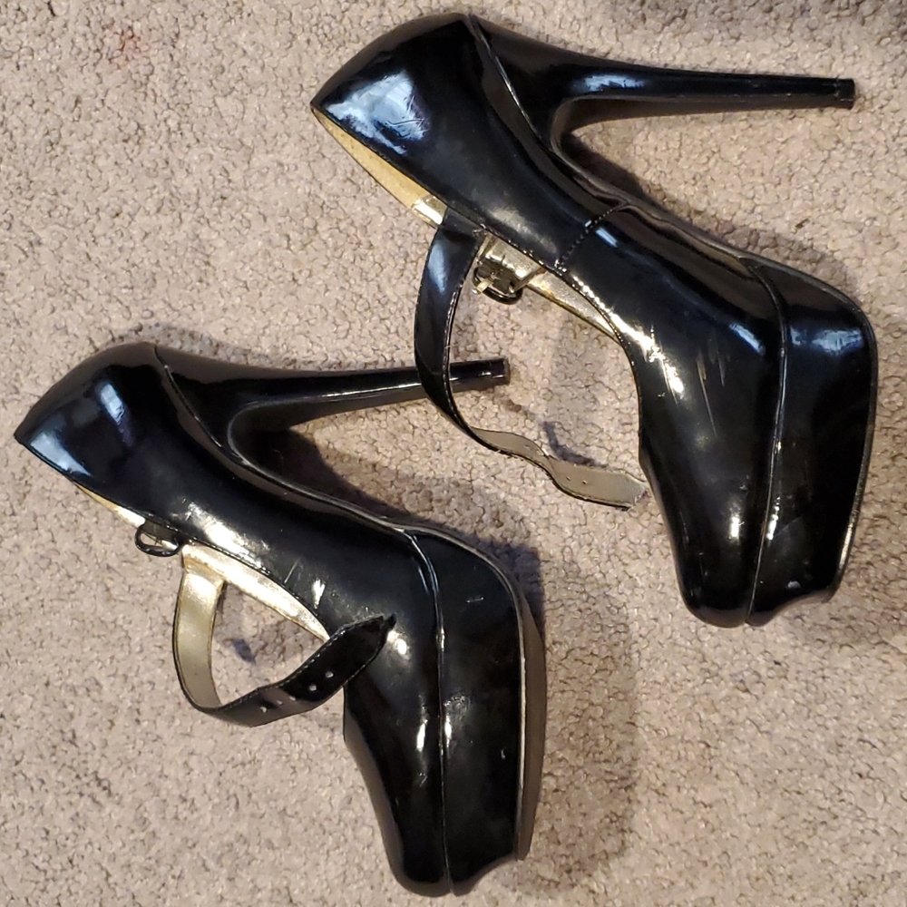 Black patent leather heels size 7